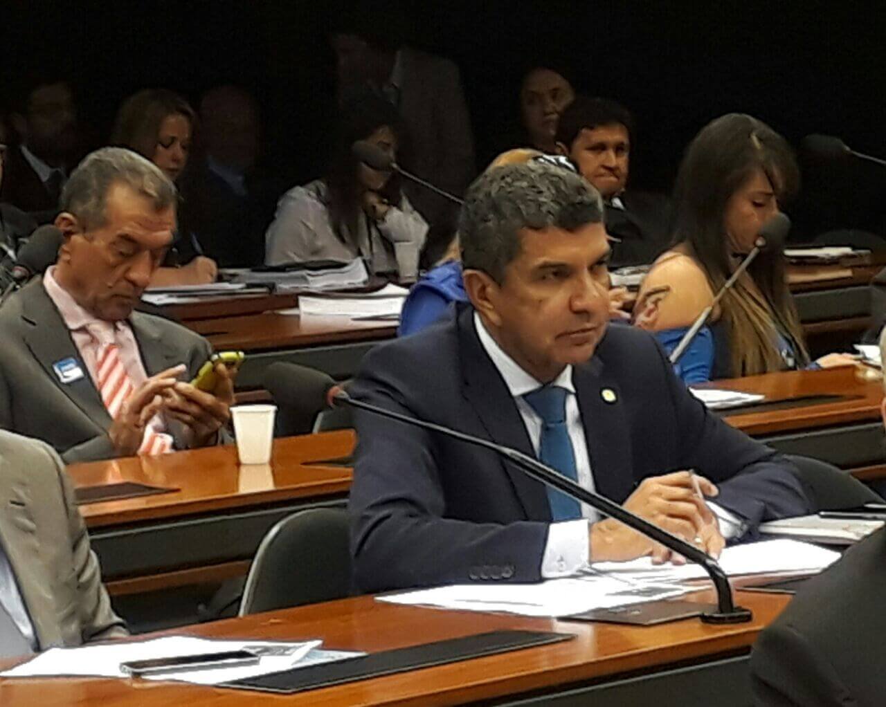 Em audiência na Câmara dos Deputados, o parlamentar questionou Ricardo Barros sobre os problemas enfrentados pela saúde no Brasil.