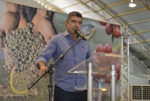 Vidigal entrega maquinário agrícola para Iconha e Rio Bananal