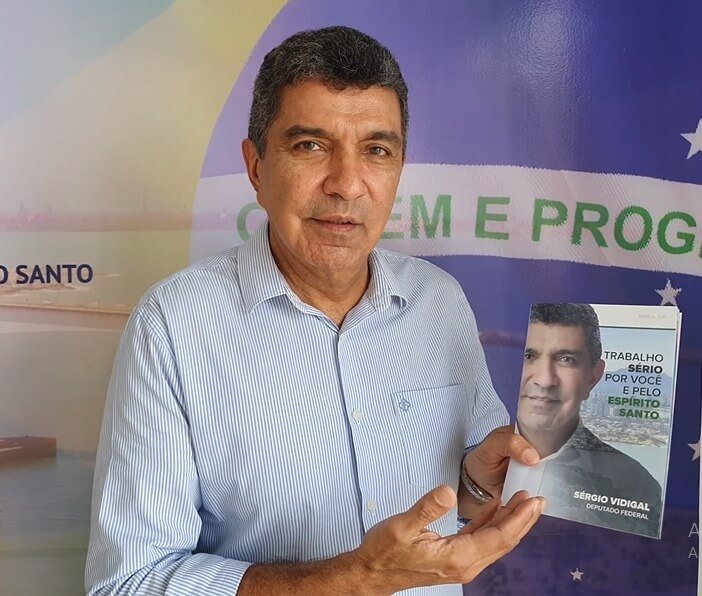 Sérgio Vidigal apresenta revista de prestação de contas